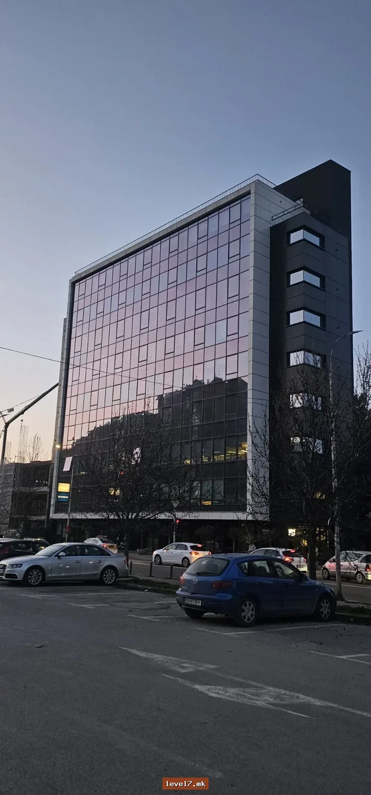 Деловен LV-425