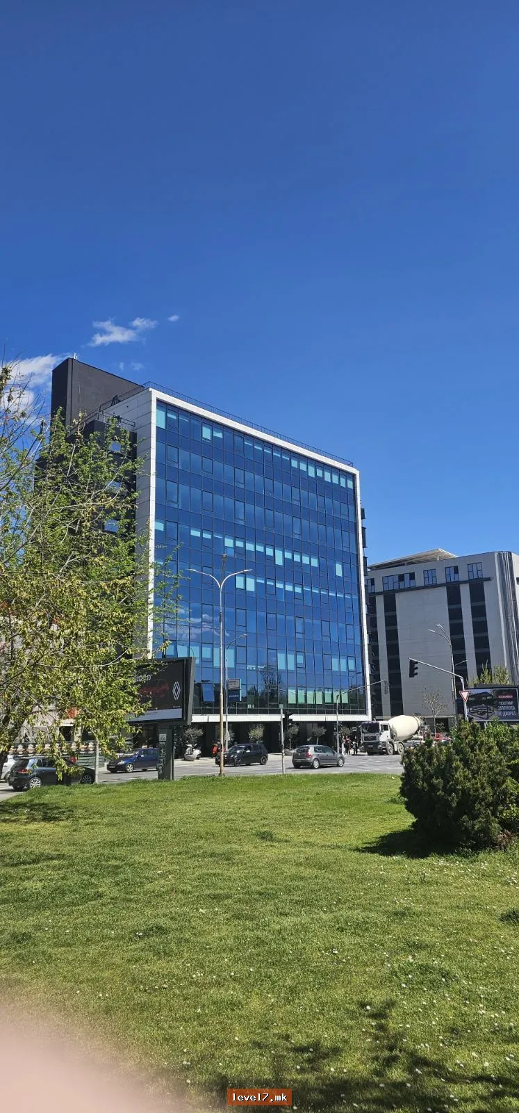 Деловен LV-425
